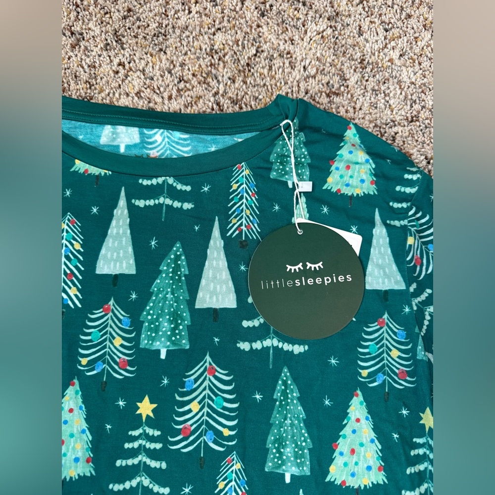 NWT Little Sleepies Men’s Twinkling Trees Christmas Pajama Top - Small - Picture 4 of 6